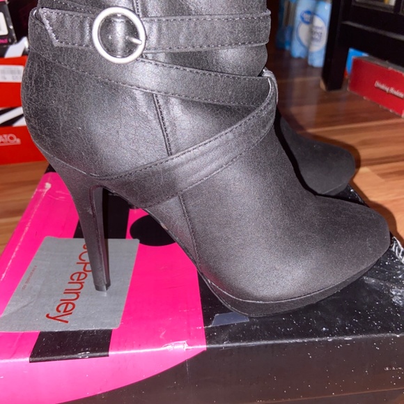 Brand New Booties w/Little Platform - Picture 4 of 4
